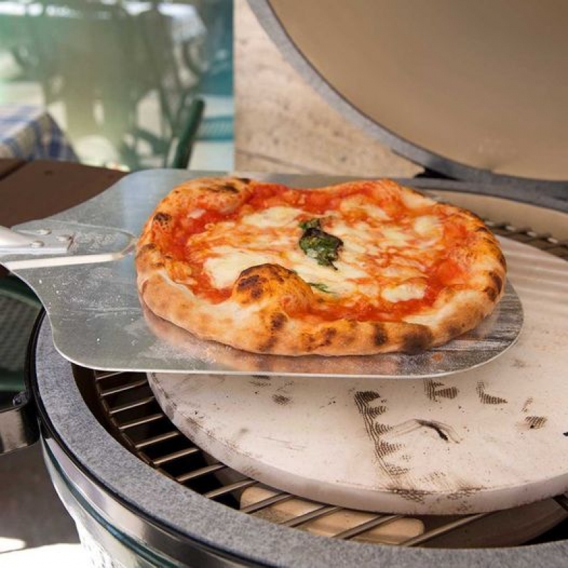 Pizza on a Big Green Egg